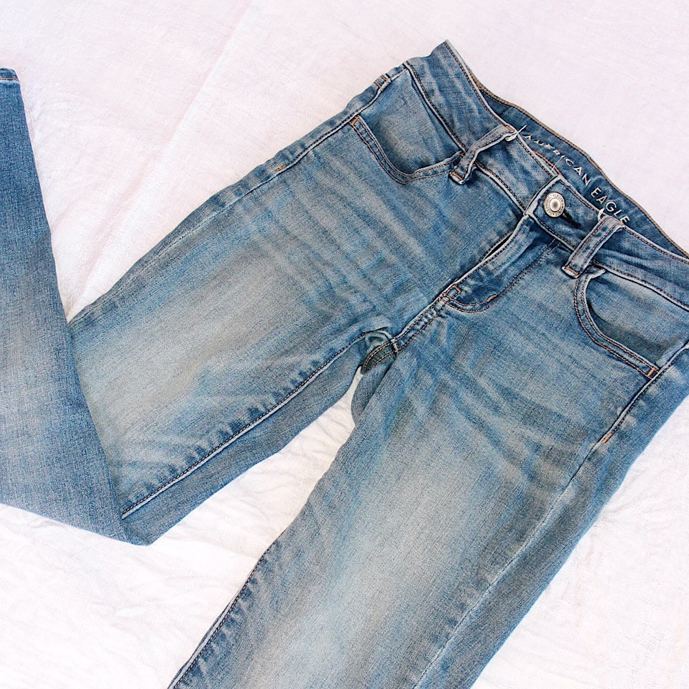 American Eagle Light Wash Skinny Jeans
